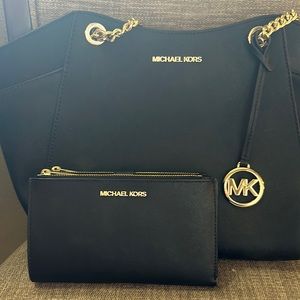 MK purse with matching wallet